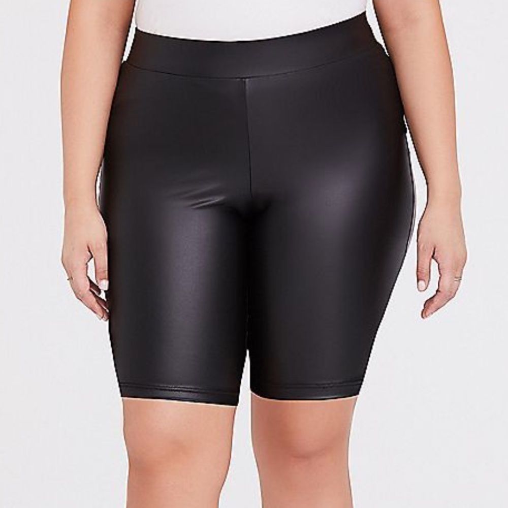 🔥BLACK FAUX LEATHER BIKE SHORT